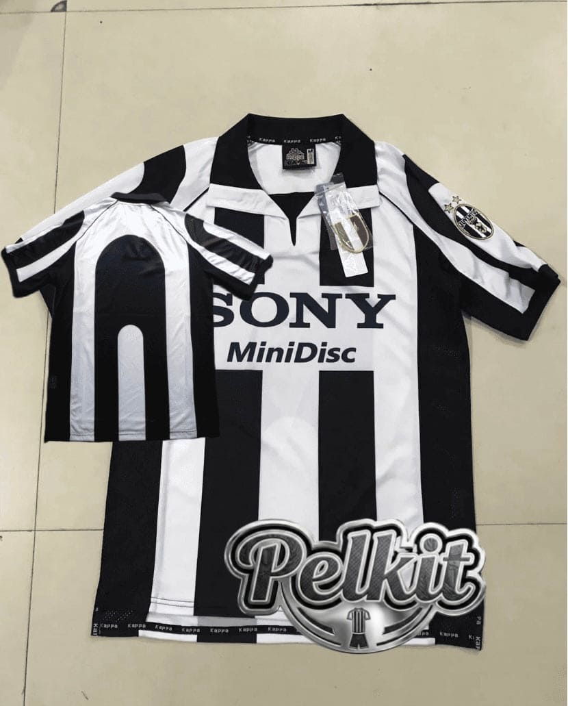 Juventus 97/98 home jersey