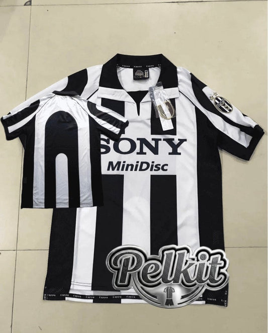 Juventus 97/98 home jersey